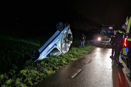 Auto crasht in Zuidschermer
