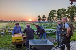 Op bezoek bij de Imkerschool/Imkerij Florensia op de natuurwijngaard van Oterleek!