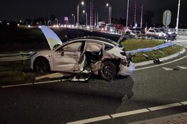 Veel schade bij botsing op Zuiddijk