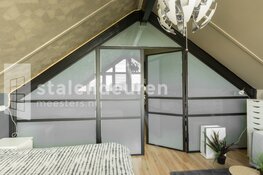 Stalen deuren: de mogelijkheden verrassend en het woongenot verbluffend