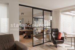 Alle drie deuren in woonkamer van staal!