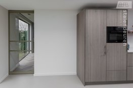 Alle drie deuren in woonkamer van staal!