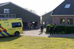 Silo's ingestort bij boerderij in Ursem, jongen zwaargewond