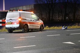 Bestelbus tegen dwangpijl gereden op N244 in Zuidschermer