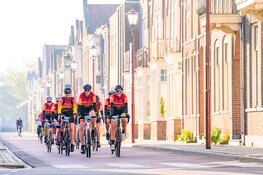 Stralende Ronde van Noord-Holland zet ruim 3.500 fietsers in het zonnetje