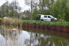 Auto belandt in Noordervaart na ongeval op N243