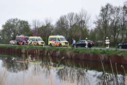 Auto belandt in Noordervaart na ongeval op N243
