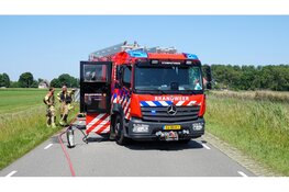 Busje vliegt in brand in Stompetoren: vrouw in rolstoel en hond gered