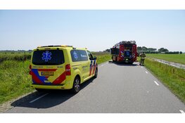 Busje vliegt in brand in Stompetoren: vrouw in rolstoel en hond gered