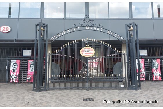 AZ schlemielig onderuit bij PSV