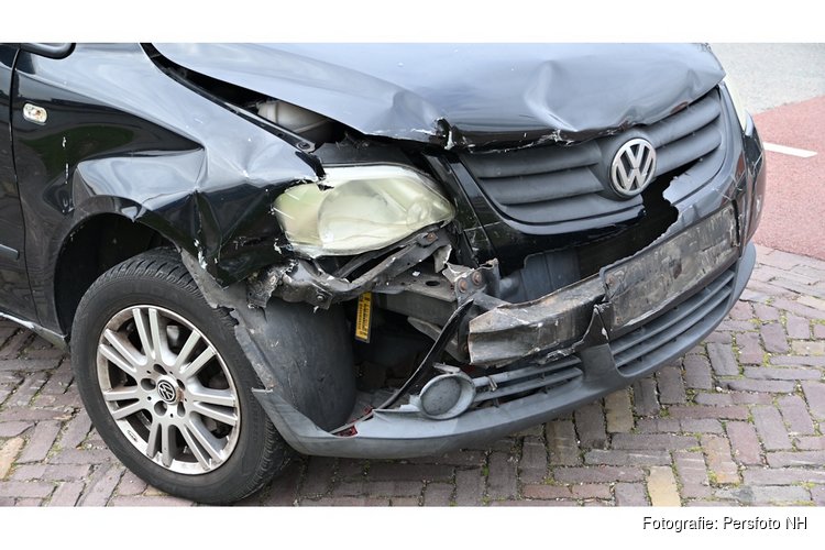 Kopstaart botsing in Oterleek- veel schade