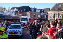 Duizenden mensen langs de weg bij huldiging AZ Alkmaar