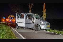 Auto slaat over de kop bij eenzijdig ongeval op N243