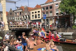 Grachtenparade kleurrijk hoogtepunt van Alkmaar Pride 2026