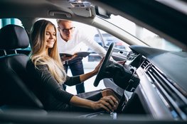 Jongeren betalen gemiddeld ruim tweeënhalf keer zoveel autopremie als ouderen