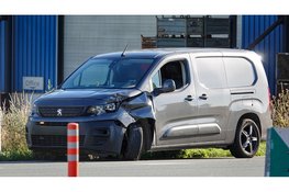 Schade aan twee voertuigen na ongeval op N242 bij Alkmaar