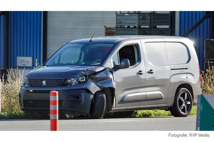 Schade aan twee voertuigen na ongeval op N242 bij Alkmaar