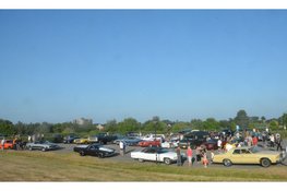 Night Cruise Heerhugowaard: Gelijkgestemden treffen elkaar bij car-meeting Strand van Luna