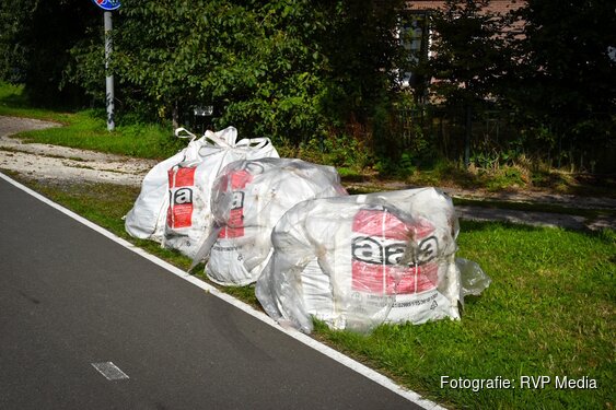 Vier bigbags met asbest aangetroffen langs Westdijk in Zuidschermer