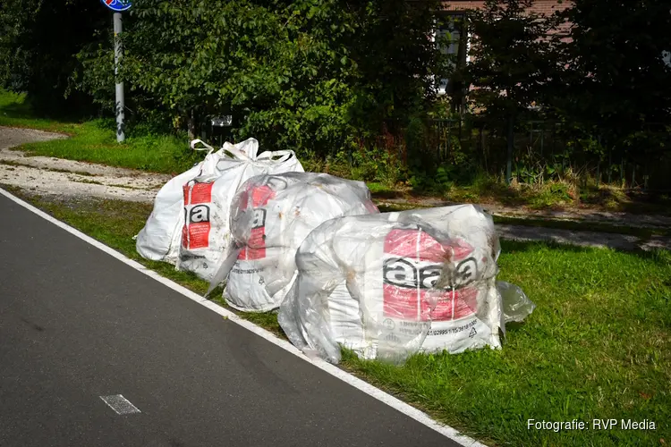 Vier bigbags met asbest aangetroffen langs Westdijk in Zuidschermer