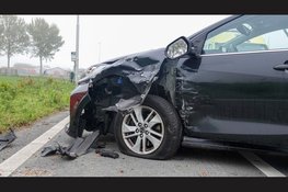 Drie gewonden en auto op de kop na ongeval in Noordbeemster