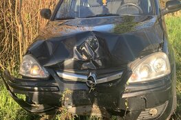 Bestuurder naar het ziekenhuis na eenzijdig ongeluk Stompetoren