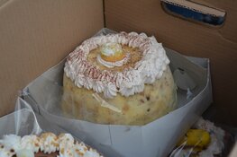 Gelateria Elisa doneert 20 ijstaarten aan bewoners en personeel Zuyder Waert