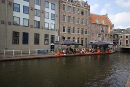 21 meter lang drijvend terras geopend in Alkmaar