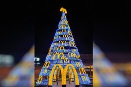 Mega kerstboom bij McDonalds Alkmaar oost