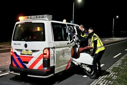 Scoorrijdster aangereden: automobilist gaat er vandoor