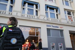 Peter R. de Vries neergeschoten op Lange Leidsedwarsstraat, verdachte voortvluchtig