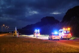 Vrouw zwaargewond bij val in De Rijp. Traumaheli landt op N244