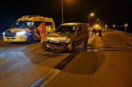 Auto knalt op afzetting in Noordbeemster