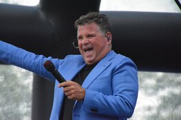 Meezingfestijn Zomertoer Heerhugowaard druk en gezellig ondanks afwezigheid Mart Hoogkamer